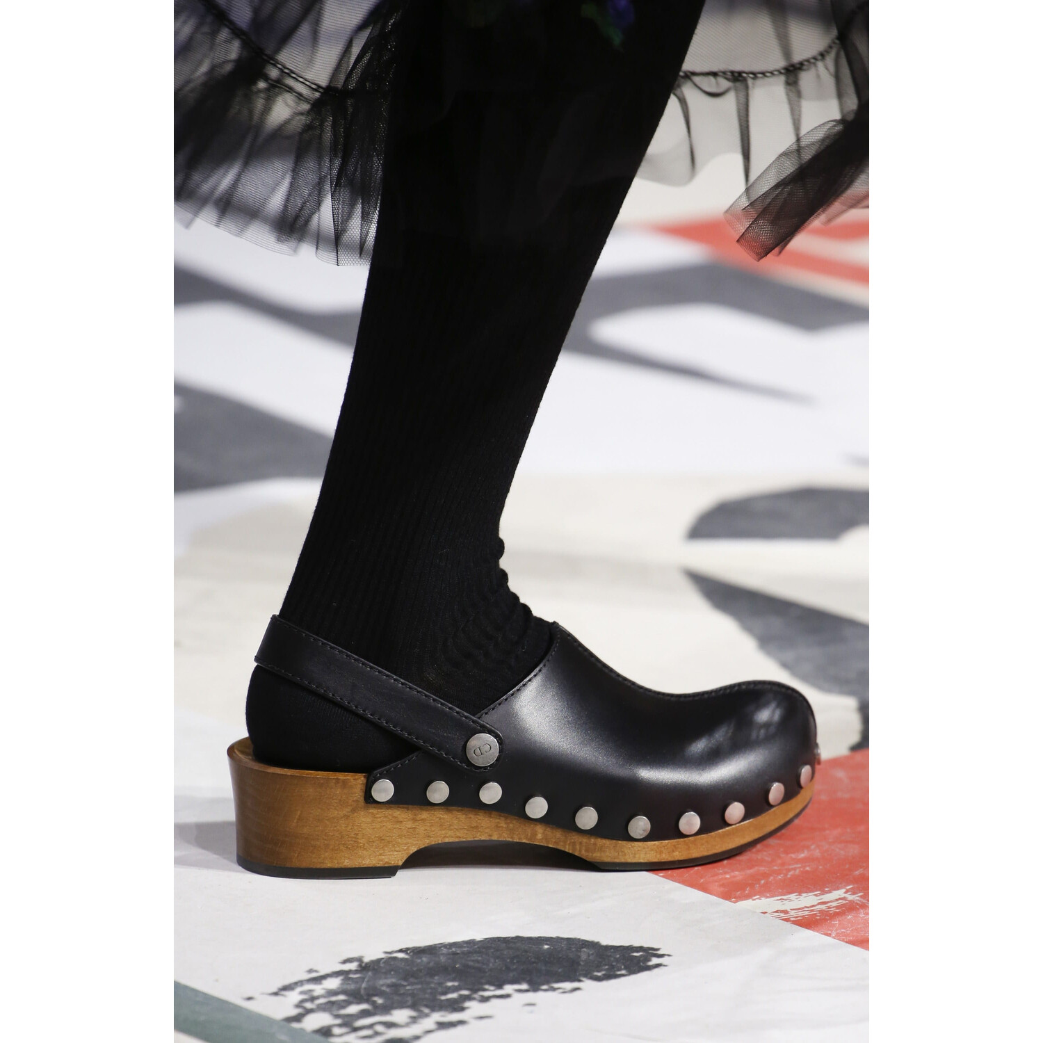 Фото Details Christian Dior , Details Dior Fall 2018 Ready-to-Wear , Детали показа Кристиан Диор , Детали показа Диор осень зима 2018 , Fashion show , неделя моды в Париже , PFW , Мария Грация Кьюри , Mainstyles